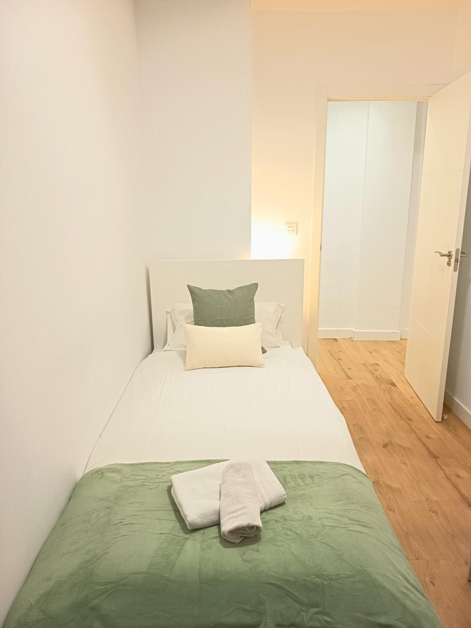 Modern Plaza De Toros Apartment With Free Parking Granada Exterior photo